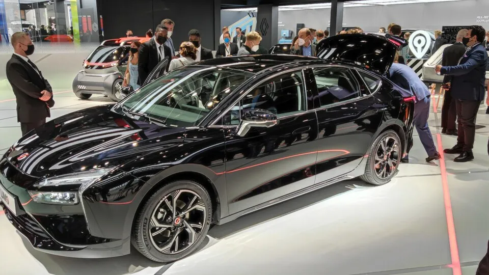 2021 hat Renault das Abo-Taxi Limo vorgestellt. Die Nachfrage nach der von Jiangling Motors Group produzierten Elektro-Limousine war allerdings gering