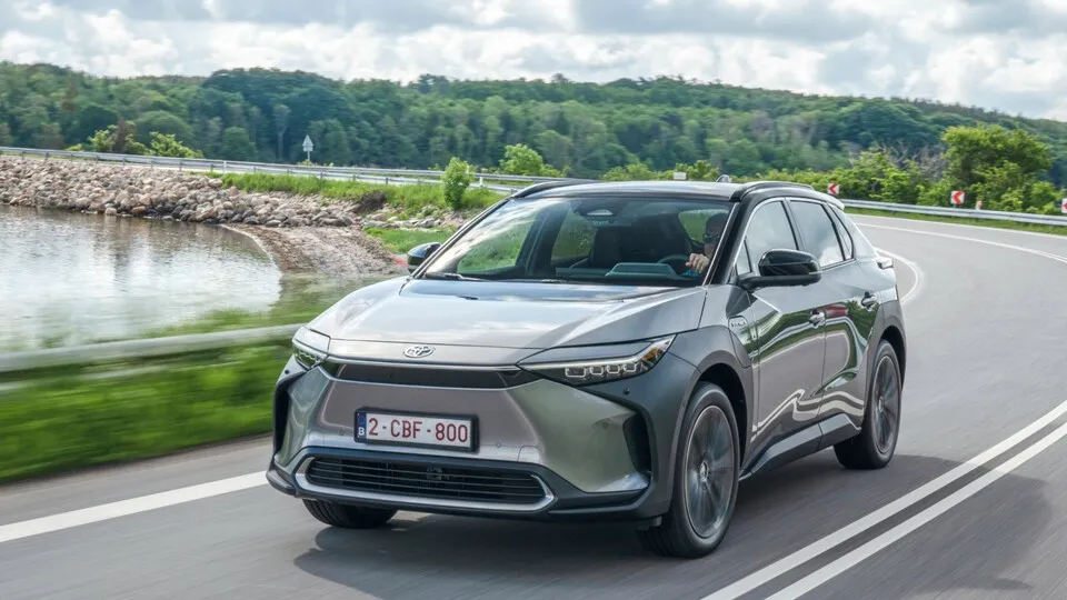 Bis Ende Juni ist der Toyota bZ4X in Deutschland für rund 29.412  Euro netto zu haben.