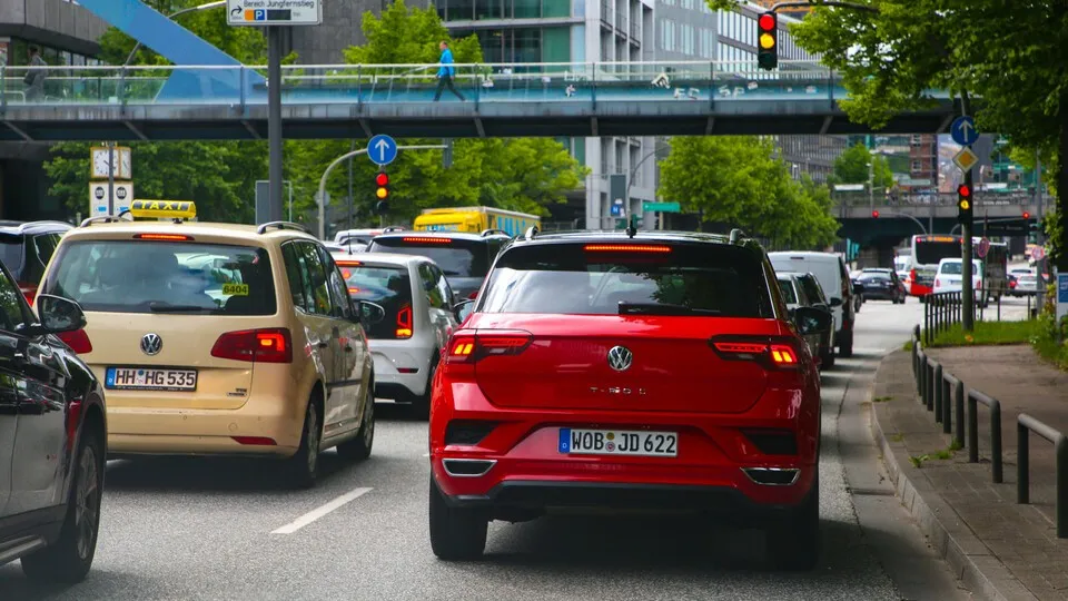 Auf den Straßen wird es immer voller.