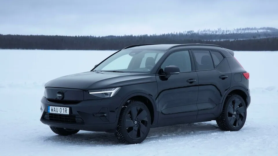 Der XC40 Recharge Pure Electric heißt mit dem neuen Modelljahr 2025 nun EX40. Der Coupéableger heißt EC40.