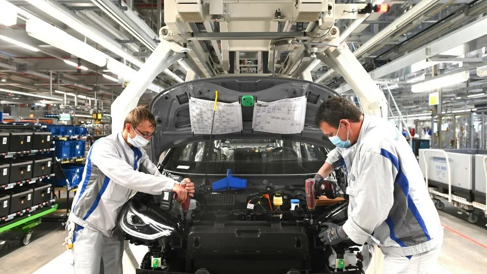 In den wichtigen Automärkten ist die Nachfrage nach Elektroautos deutscher Hersteller 2023 gestiegen.
