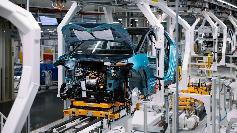 Die Produktionskosten von E-Autos dürften in wenigen Jahren unter denen von Verbrenner-Pkw sinken.