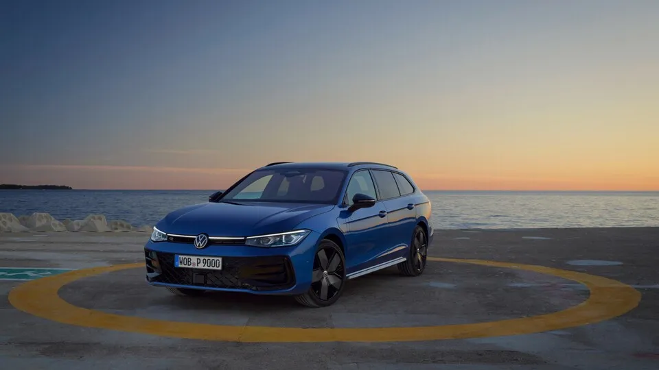 VW baut das Motorenangebot für den Passat aus.