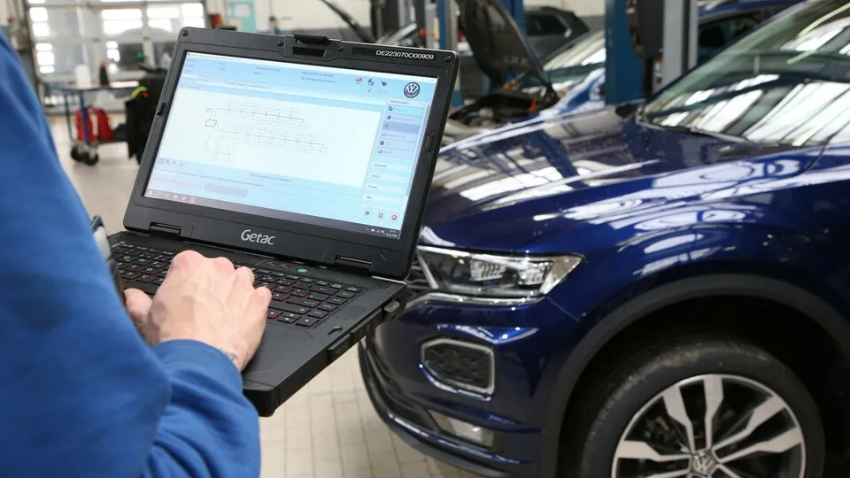 Normalerweise sollten ältere Autos anfälliger für Fehler sein als jüngere.