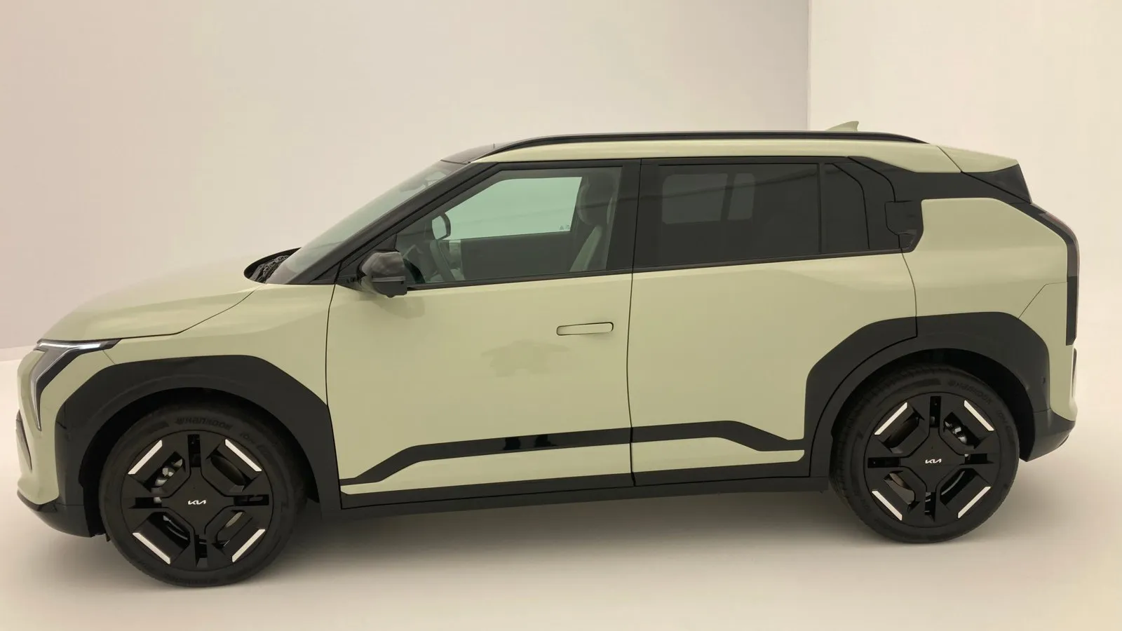 Da der EV3 noch nicht zum Verkauf steht, gibt es weder Preis- noch Verbrauchsangeben. Die Homologation und die Energieverbrauchsermittlung erfolgen laut Hersteller unmittelbar vor der Markteinführung, die im vierten Quartal 2024 vorgesehen ist.