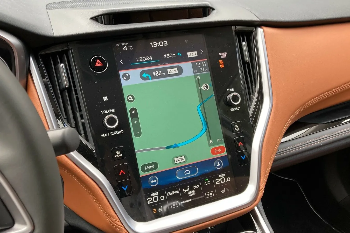 Das Navi gibt erst ab der zweiten Ausstattungsvariante Active. Die 1.681 Euro Aufpreis sind also gut angelegt.