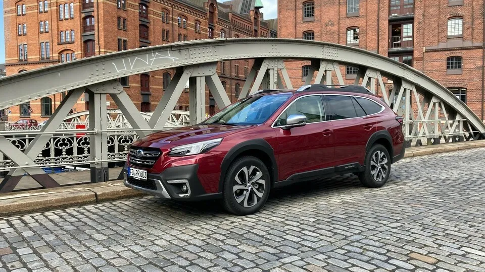 Der Subaru Outback gab in erster Generation den Anstoß zum Trend hochgelegter Allrad-Kombis.