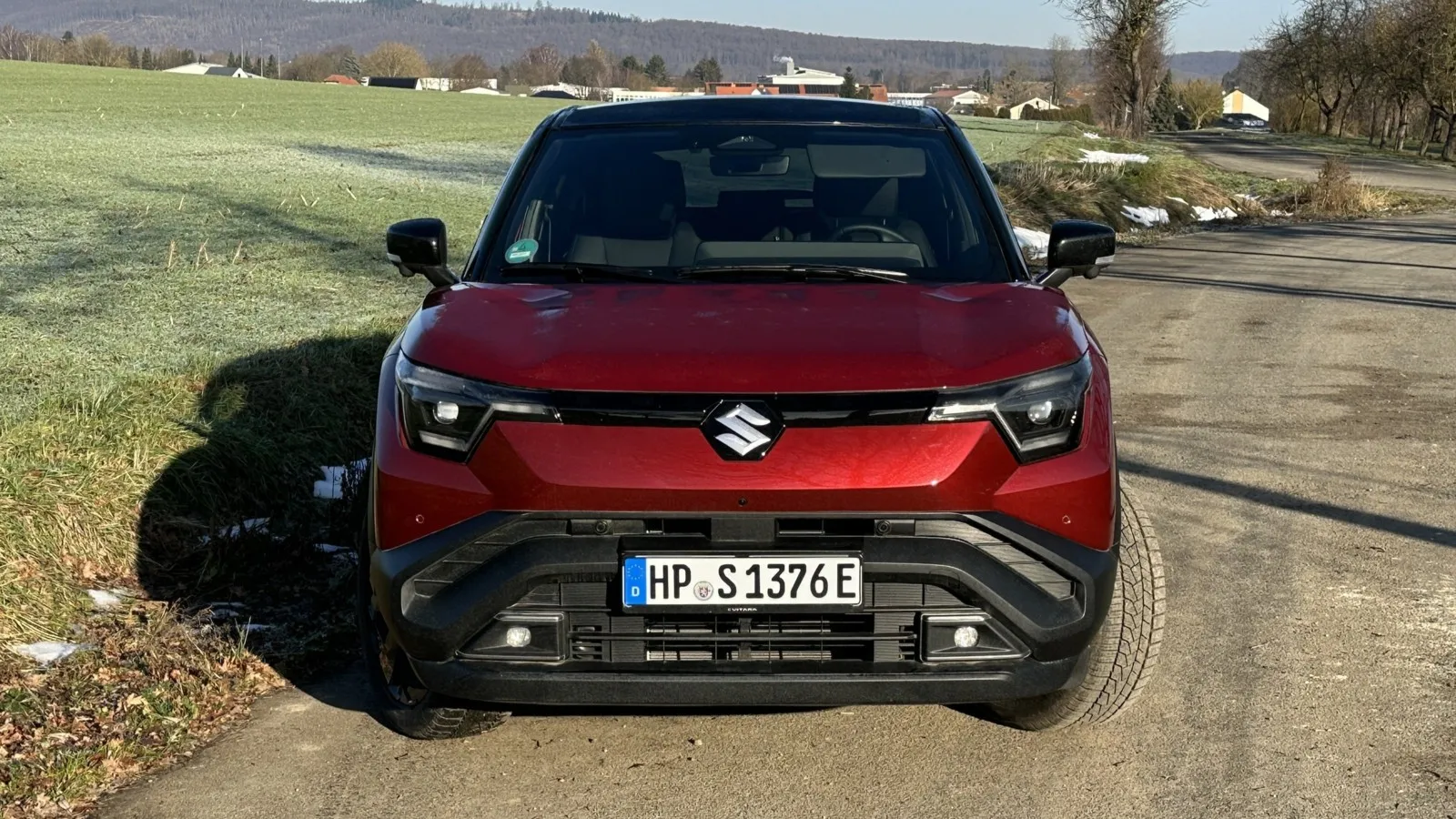 Der e Vitara von Suzuki ist 4,27 Meter lang, 1,80 Meter breit und 1,65 Meter hoch – mit einem Radstand von 2,70 Metern.