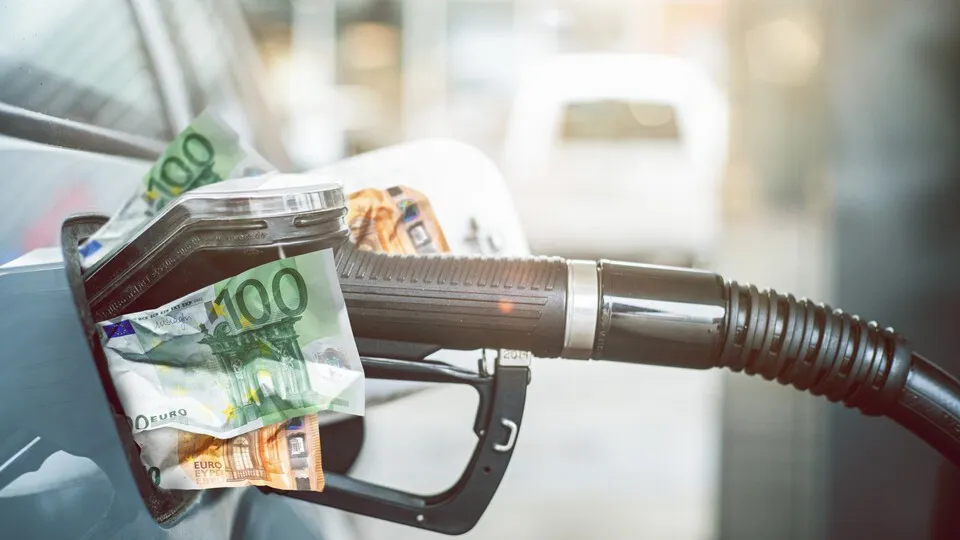 Entwicklungen am Energiemarkt wirken sich direkt auf die Preise an den Tankstellen aus.