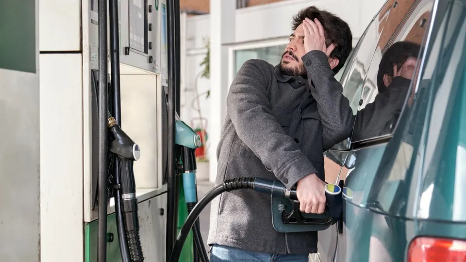 Steigende Rohölpreise treiben die Diesel- und Benzinkosten deutlich nach oben.