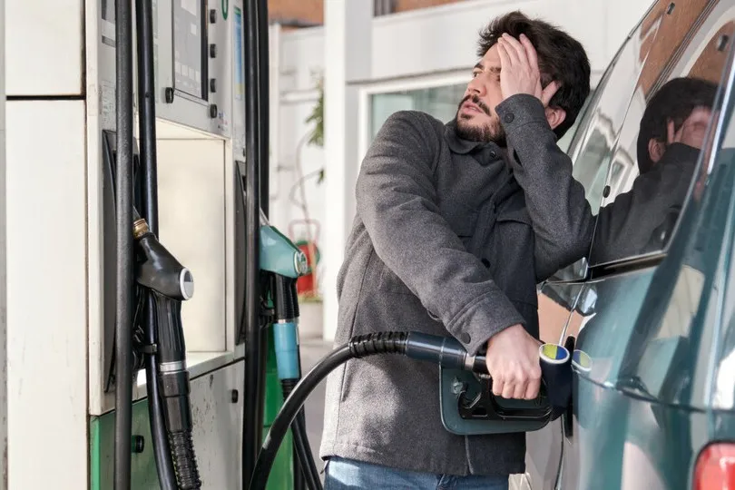 Steigende Rohölpreise treiben die Diesel- und Benzinkosten deutlich nach oben.