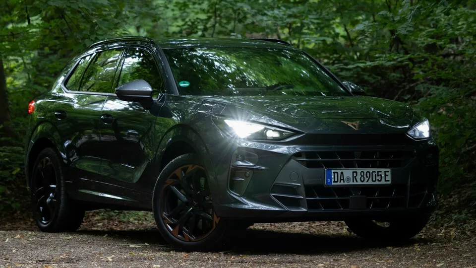 Der Cupra Terramar ist als Benziner und Teilzeitstromer (PHEV) erhältlich.