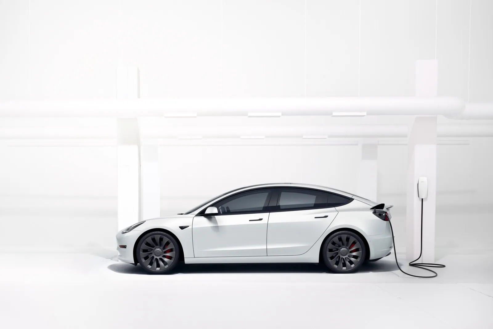 Platz 10 mit 48,0 Prozent Händlereinkaufswert: der Tesla Model 3 RWD 60 kWh.