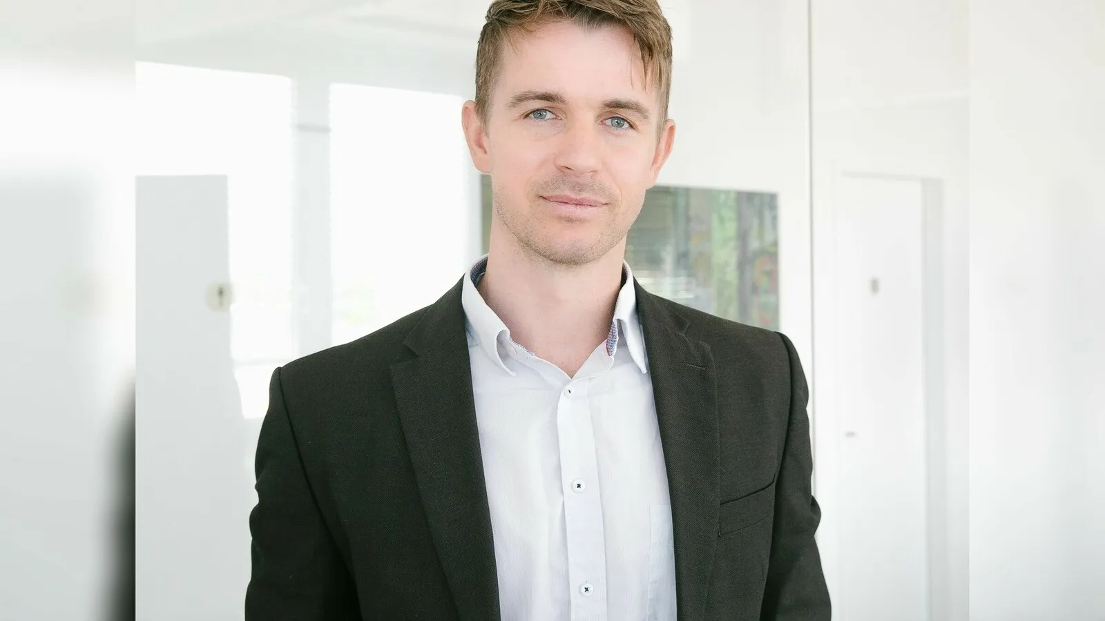„Auch durch die Corona-Lage müssen Fuhrparkdienstleister mehr auf die digitalen Potenziale achten und sich mit softwareunterstützenden Prozessen und vielen digitalen Tools vom Wettbewerb abheben“, Tom Bechert, Head of Department B2B Sales & Customer Support bei Carsync.