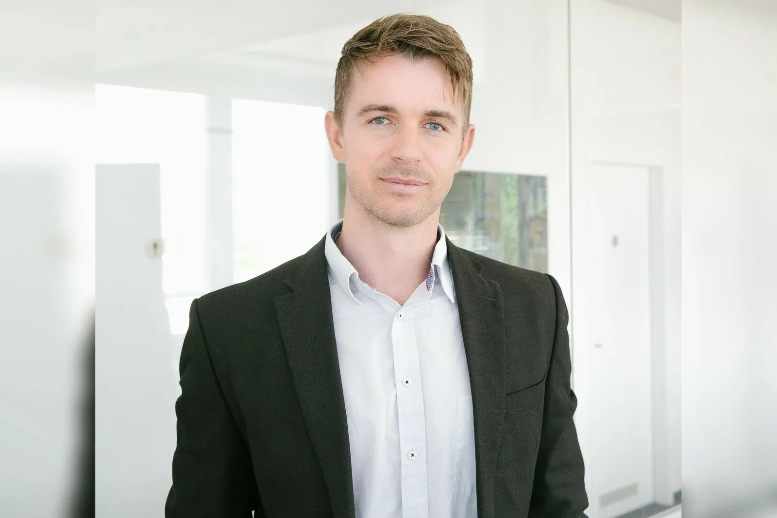 „Auch durch die Corona-Lage müssen Fuhrparkdienstleister mehr auf die digitalen Potenziale achten und sich mit softwareunterstützenden Prozessen und vielen digitalen Tools vom Wettbewerb abheben“, Tom Bechert, Head of Department B2B Sales & Customer Support bei Carsync.