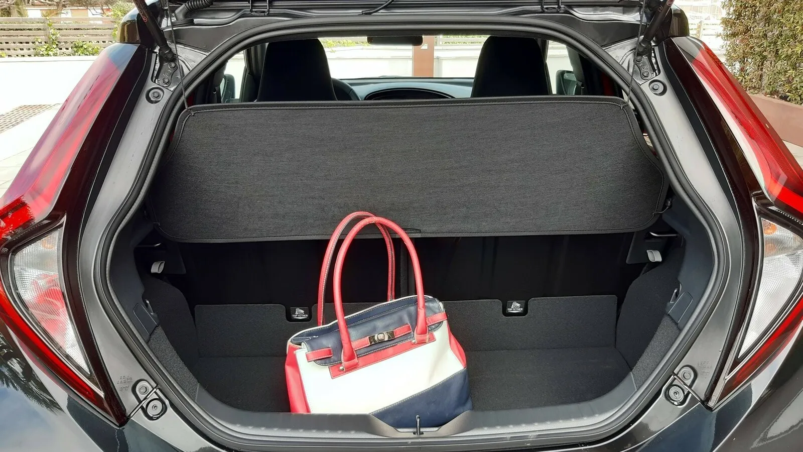 Der Kofferraum ist mit 231 Liter um 60 Liter größer als im Vorgänger Toyota Aygo.