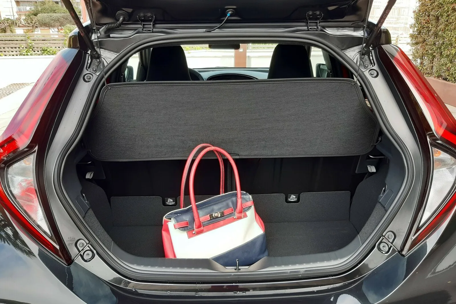 Der Kofferraum ist mit 231 Liter um 60 Liter größer als im Vorgänger Toyota Aygo.