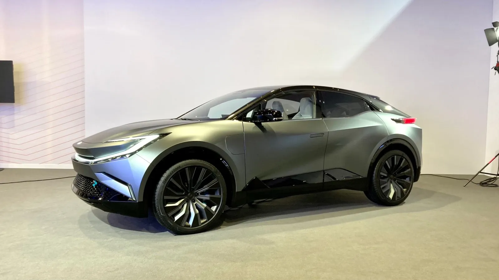 Der Toyota bZ Compact SUV Concept gibt einen Ausblick auf eines von sechs neuen vollelektrischen Toyota-bZ-Modellen bis 2026.
