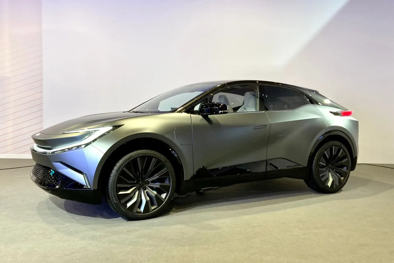 Der Toyota bZ Compact SUV Concept gibt einen Ausblick auf eines von sechs neuen vollelektrischen Toyota-bZ-Modellen bis 2026.