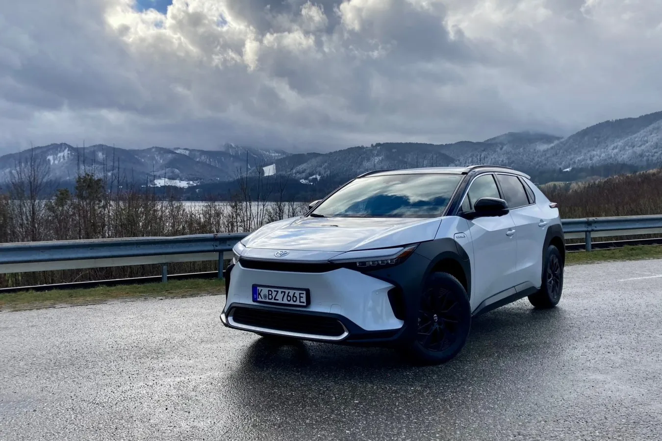 Das erste Batterieelektroauto von Toyota kennzeichnen individuelle Linien.