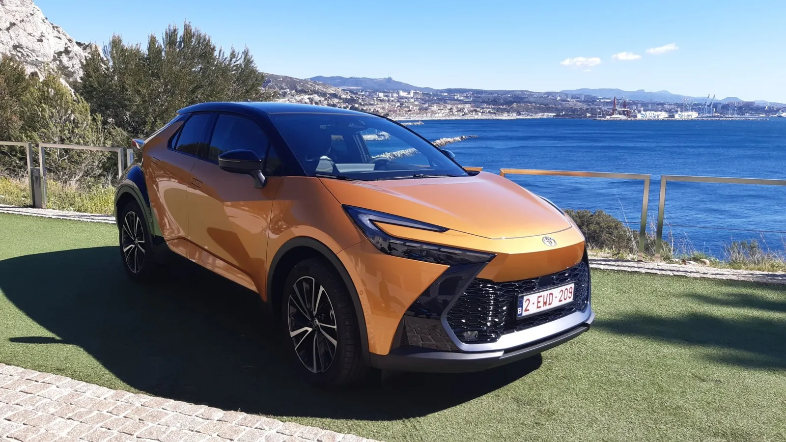 Auch die zweite Generation des Kompakt-SUV ist mit scharfen Kanten und tiefen Sicken ein Hingucker.