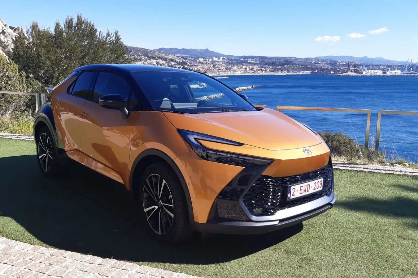 Auch die zweite Generation des Kompakt-SUV ist mit scharfen Kanten und tiefen Sicken ein Hingucker.