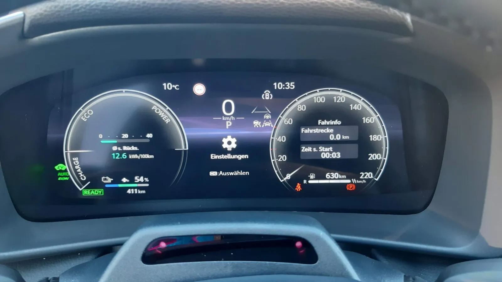 Serienmäßige 12,3-Zoll-Digitalinstrumente mit spezifischen Plug-in-Hybrid-Anzeigen.