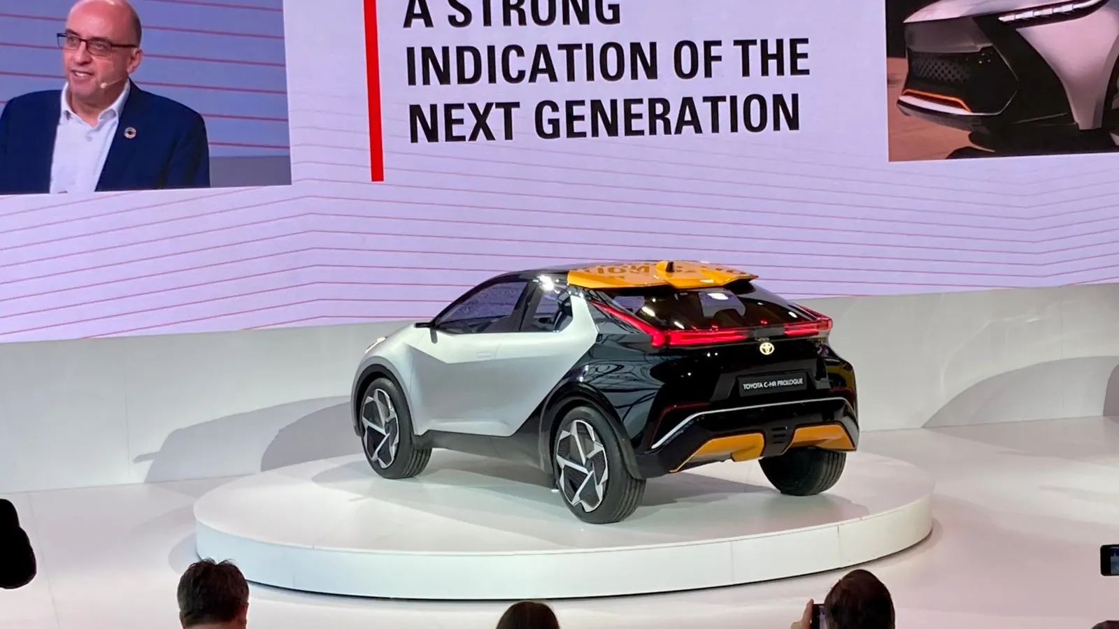 Wie man sieht, bleibt es beim Layout als SUV-Coupé. Unter der Haube des neuen C-HR werkeln ein Voll- oder erstmals ein Plug-in-Hybrid.
