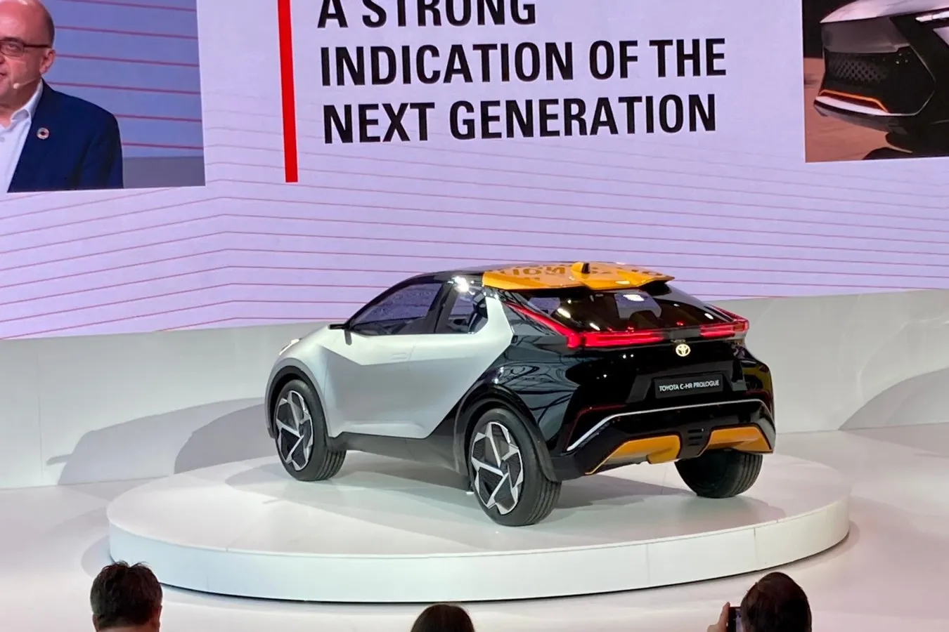 Wie man sieht, bleibt es beim Layout als SUV-Coupé. Unter der Haube des neuen C-HR werkeln ein Voll- oder erstmals ein Plug-in-Hybrid.
