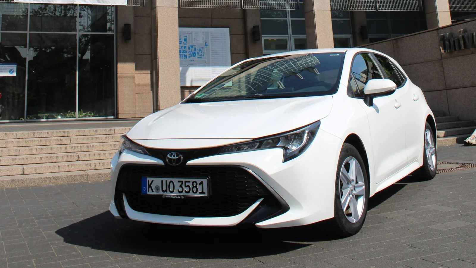 Toyota Corolla 1.8 Hybrid: Platz zwei sichert sich der 122 PS starke Japaner mit Gesamtwartungskosten in Höhe von 1.393 Euro.