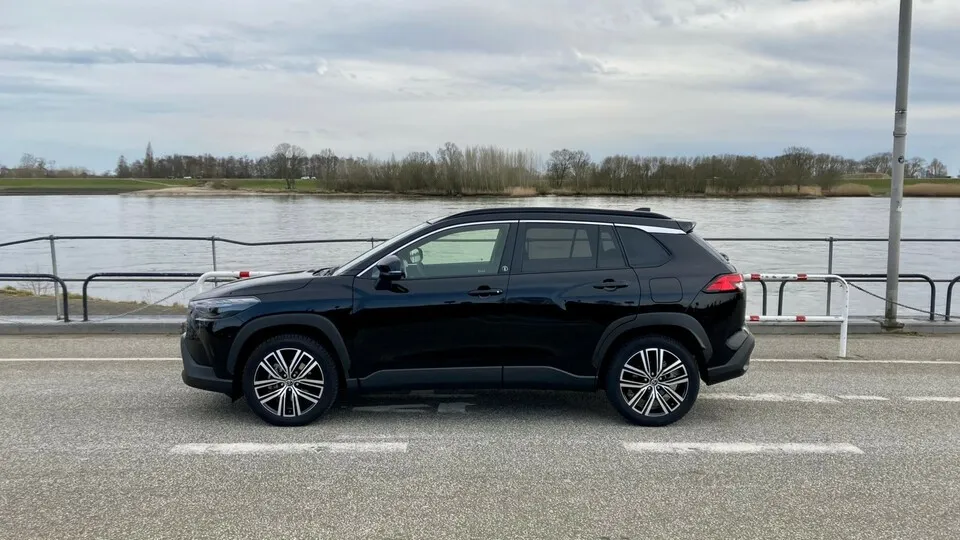 Toyota Corolla Cross: Das kompakte Hybrid-SUV erweist sich auch mit Allradantrieb als ziemlich effizient.