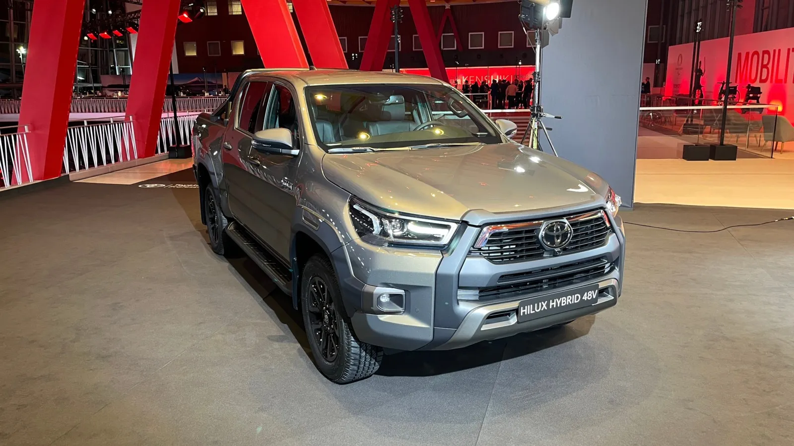 Der Dieselmotor des Pick-up Hilux wird ab 2024 durch ein 48-Volt-Hybridsystem unterstützt.