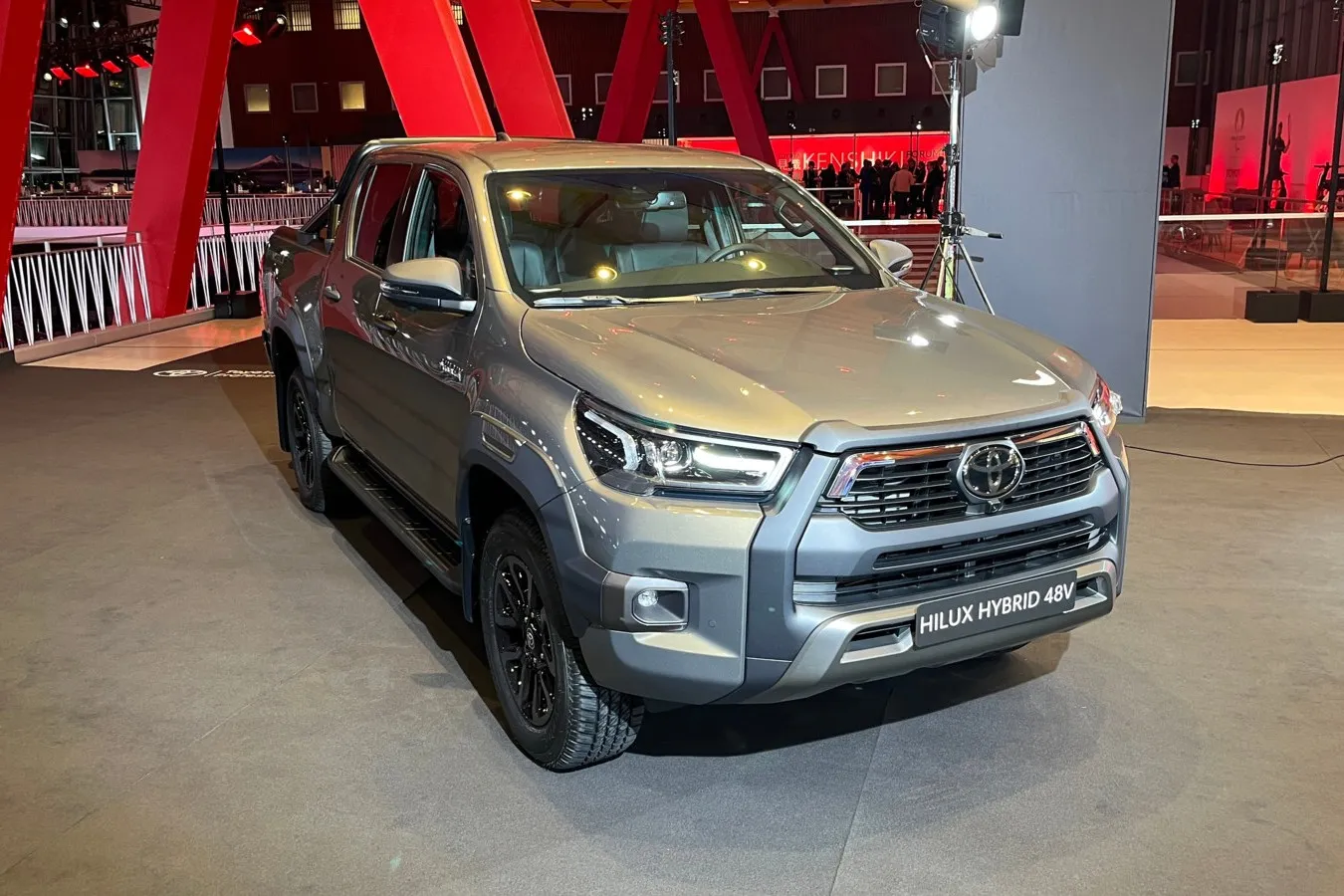 Der Dieselmotor des Pick-up Hilux wird ab 2024 durch ein 48-Volt-Hybridsystem unterstützt.