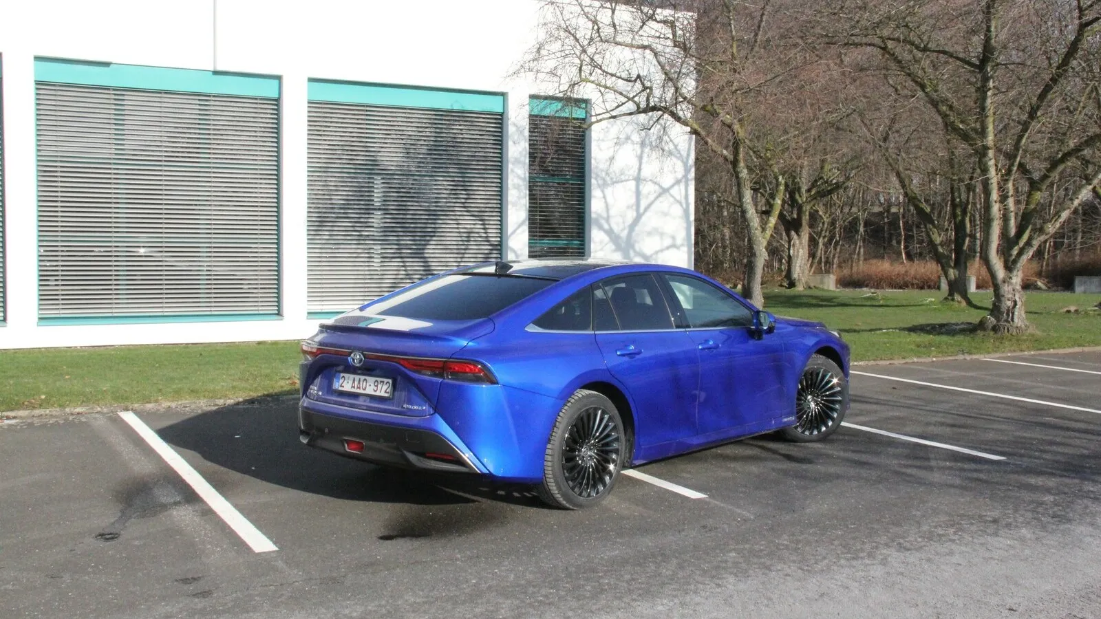 Kleine Luke für das Gepäck. Auf eine große Heckklappe verzichtet Toyota beim Mirai.