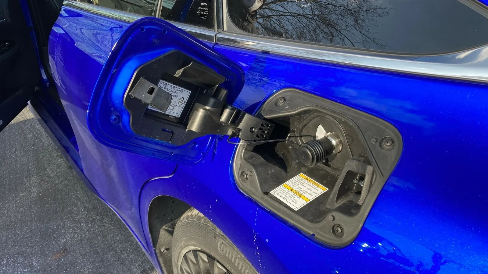 Laut Toyota ist der Mirai in fünf Minuten aufgetankt.