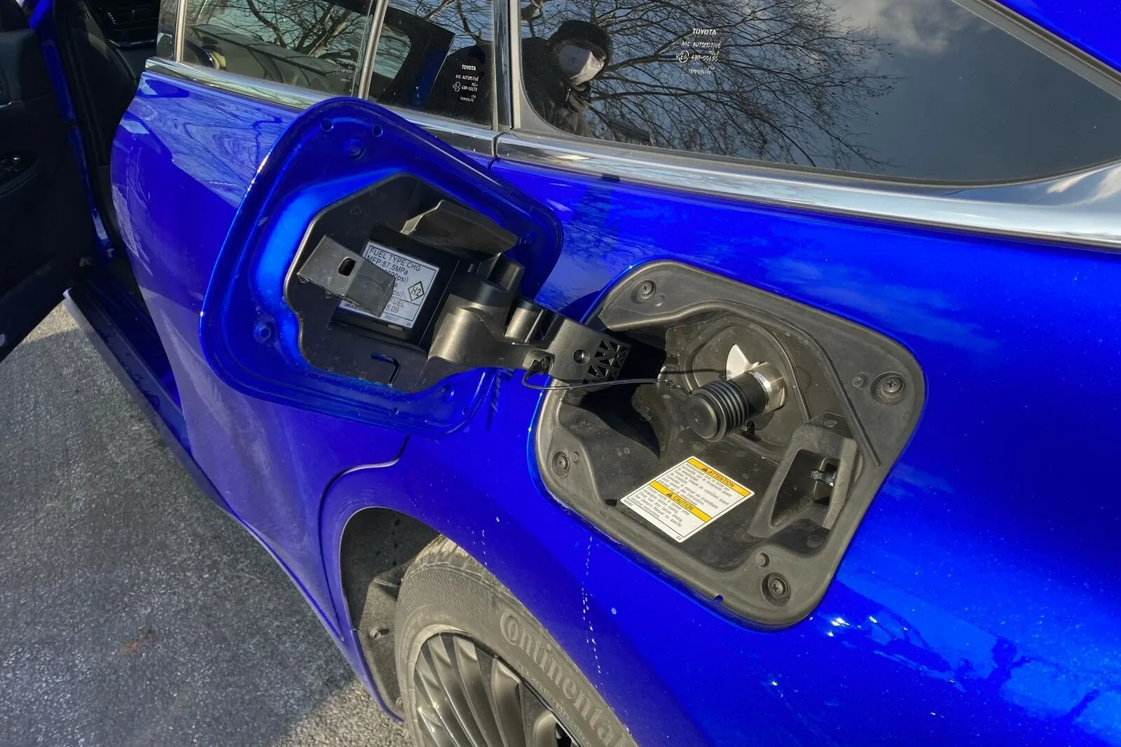 Laut Toyota ist der Mirai in fünf Minuten aufgetankt.