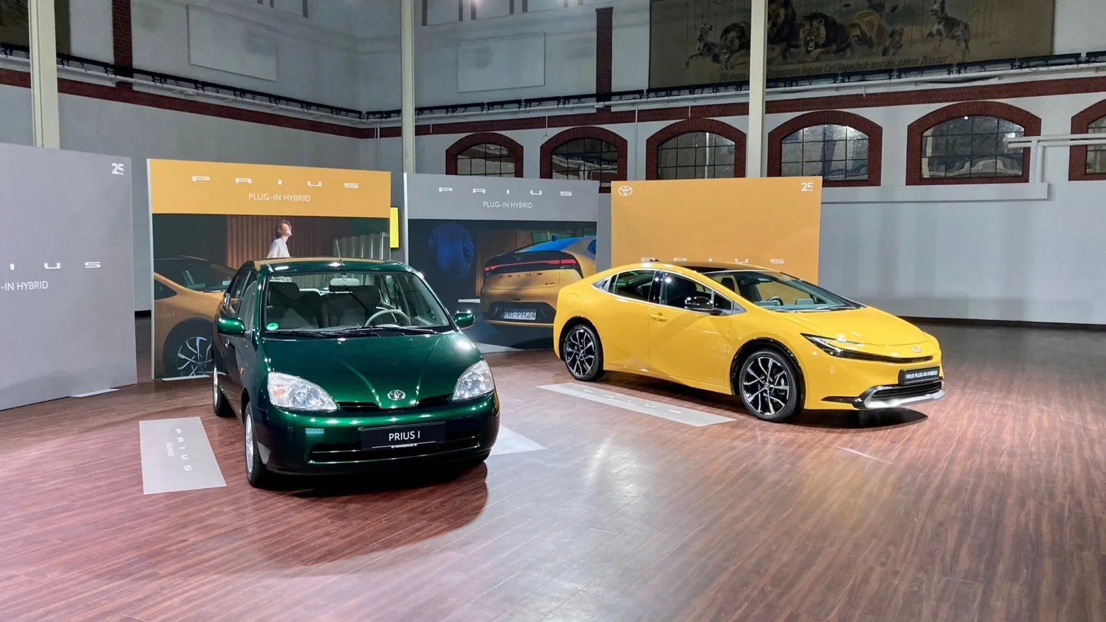 Direkter Vergleich: Anders als die erste Prius-Generation kommt Nummer fünf richtig schnittig daher.