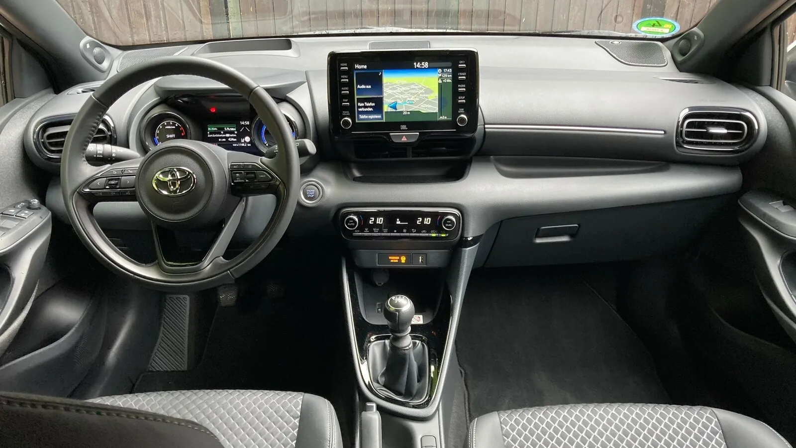 7- oder 8-Zoll-Touchscreen im Interieur, die Kunststoffe wirken überwiegend preisgünstig.