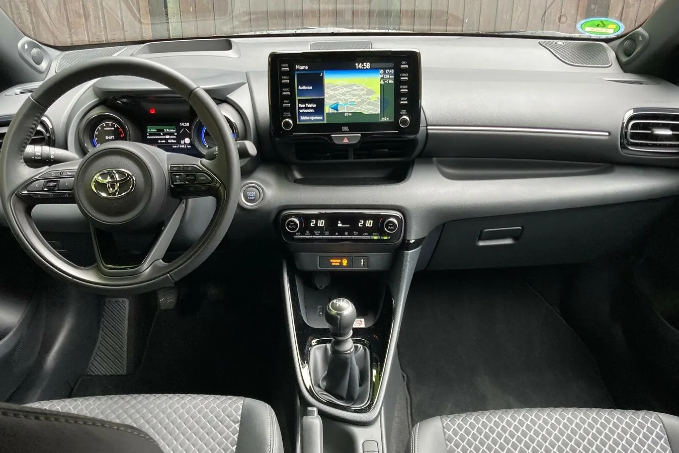 7- oder 8-Zoll-Touchscreen im Interieur, die Kunststoffe wirken überwiegend preisgünstig.