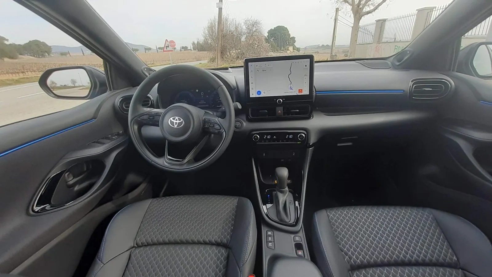 Digitalinstrumente und ein je nach Ausstattung 9 bis 10,5 Zoll großes Infotainmentsystem sind im Toyota Yaris jetzt serienmäßig.