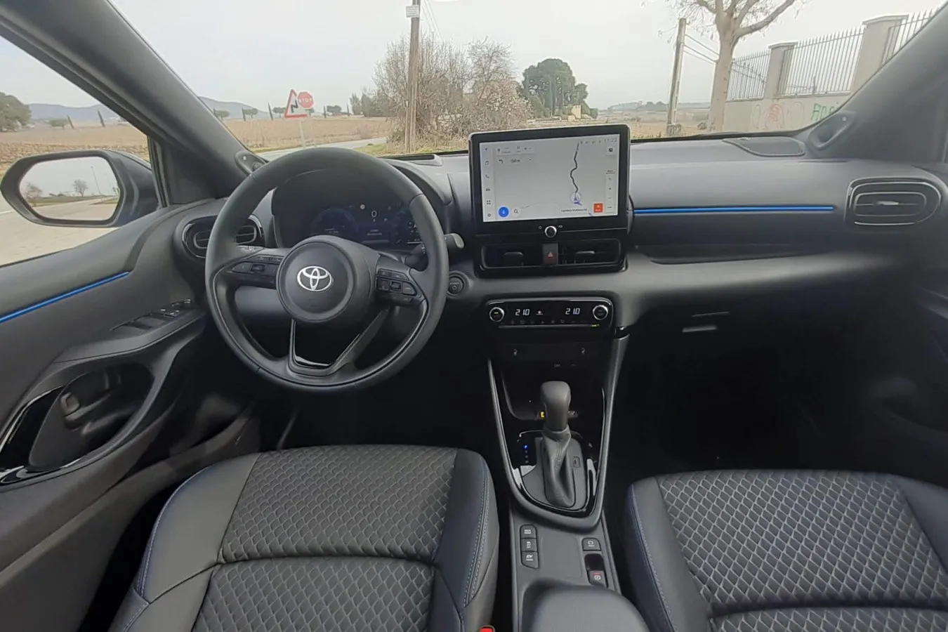 Digitalinstrumente und ein je nach Ausstattung 9 bis 10,5 Zoll großes Infotainmentsystem sind im Toyota Yaris jetzt serienmäßig.