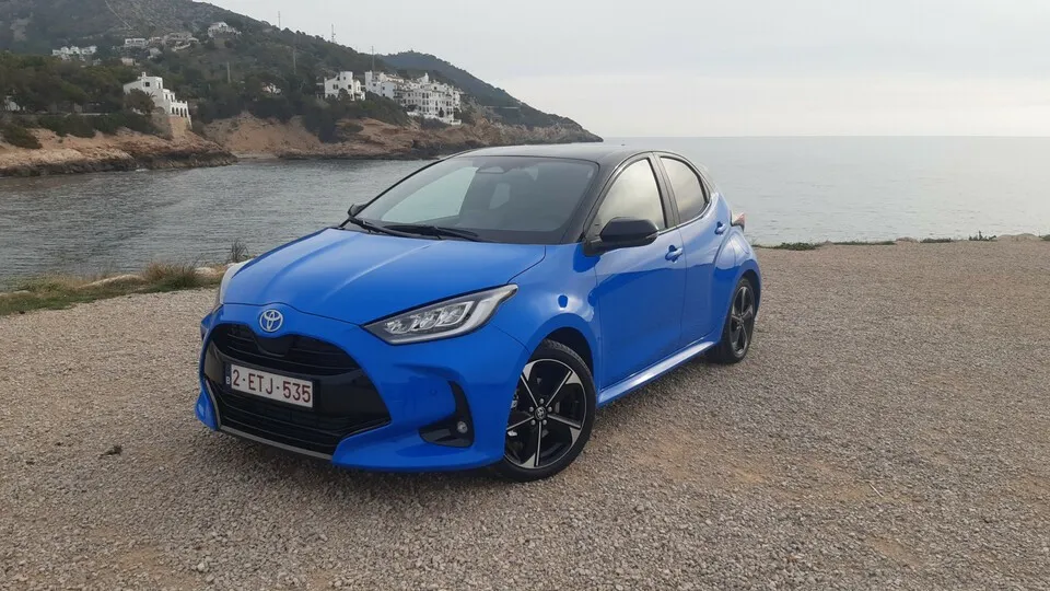 Den Toyota Yaris gibt es künftig nur noch mit Hybridantrieb. Optisch bleibt der Kleinwagen unverändert.