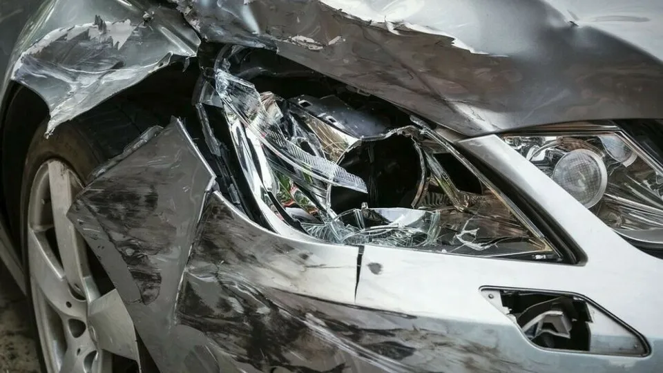 Auch wenn sich die Reparatur des eigenen Fahrzeugs verzögert, hat der Geschädigte eines Verkehrsunfalls vollen Ersatzwagenanspruch bis zur Rückgabe des Fahrzeugs aus der Werkstatt.