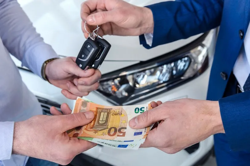 Bei frühzeitiger Rückgabe eines Dienstwagens, für den der Arbeitnehmer Zuzahlungen geleistet hat, kann es zu Problemen kommen.
