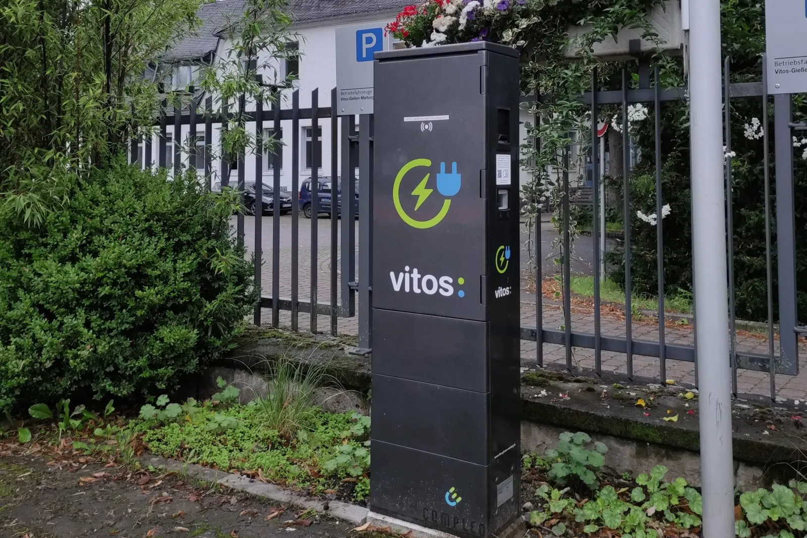 … aber auch Ladesäulen bei Vitos.