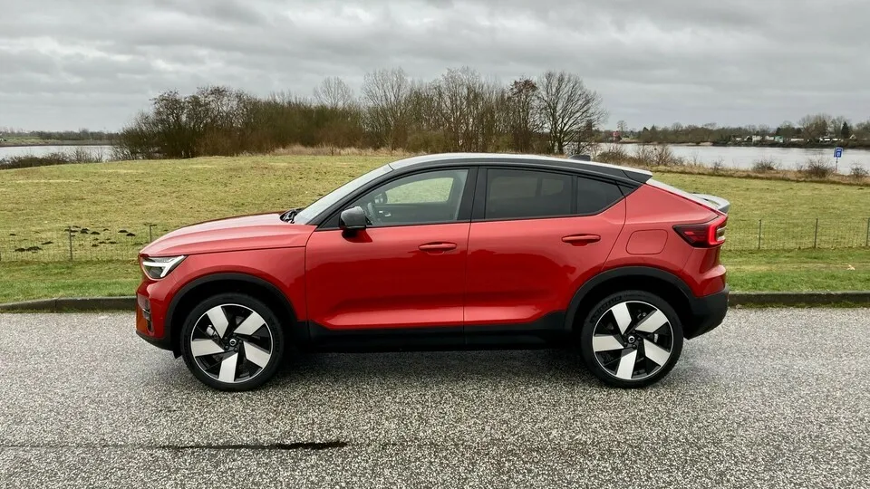 Vorn XC40, ab B-Säule Coupé: der neue C40 ist Volvos zweites Elektroauto.