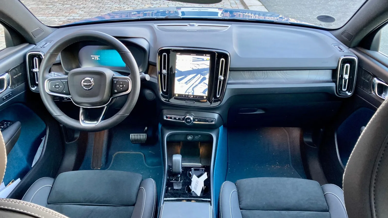 Bekanntes Volvo-Design auch im C40-Cockpit. Nicht immer ganz optimale Bedienlogik des Infotainment-Systems.