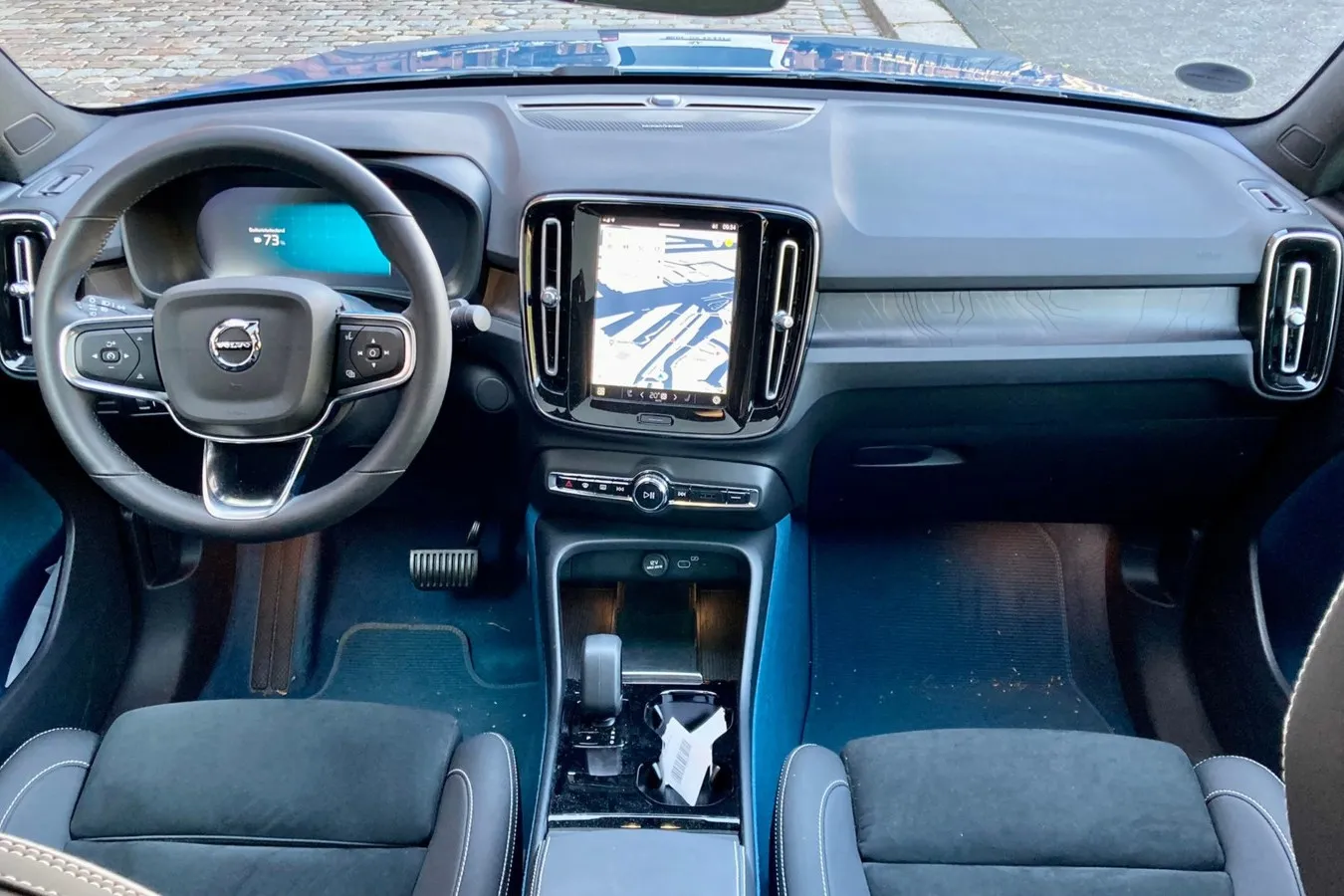 Bekanntes Volvo-Design auch im C40-Cockpit. Nicht immer ganz optimale Bedienlogik des Infotainment-Systems.