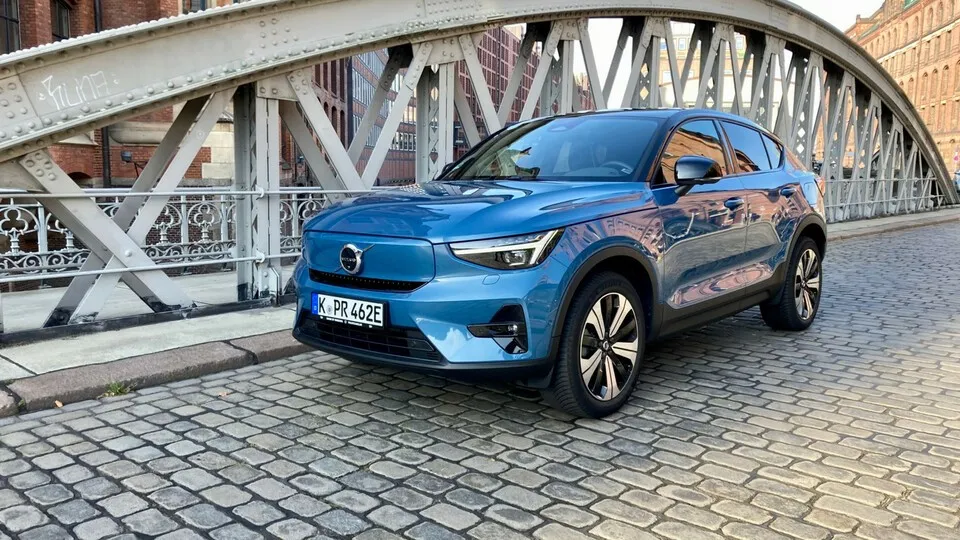 Volvos elektrisches SUV-Coupé C40: Verwandtschaft zum XC40 Recharge Pure Electric lässt sich auch optisch nicht leugnen.