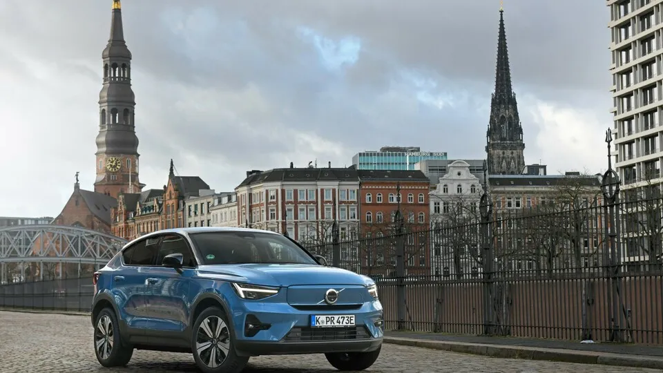Elektro-SUV Volvo C40: Als Allradler mit neuem Motor, den größeren Akku gibt es auf Wunsch auch für die einmotorigen Fahrzeuge.
